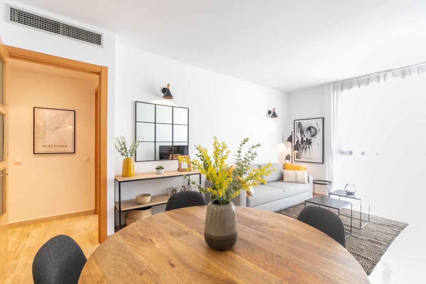 The Orbit Apartments Барселона Екстериор снимка