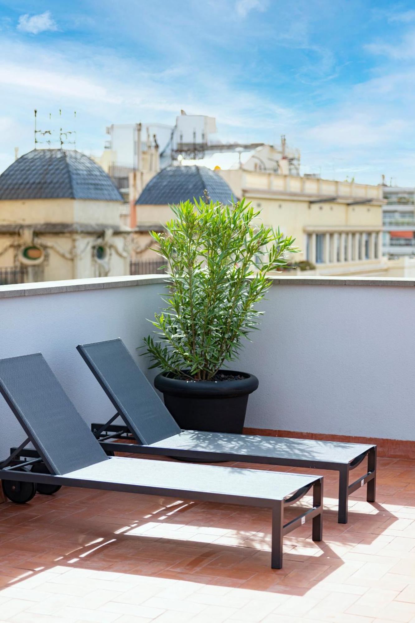 The Orbit Apartments Барселона Екстериор снимка