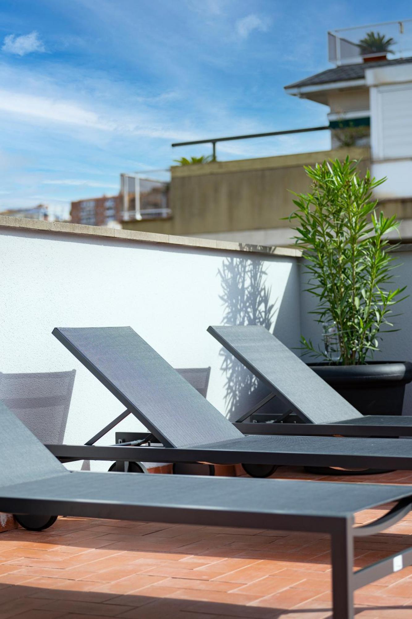 The Orbit Apartments Барселона Екстериор снимка