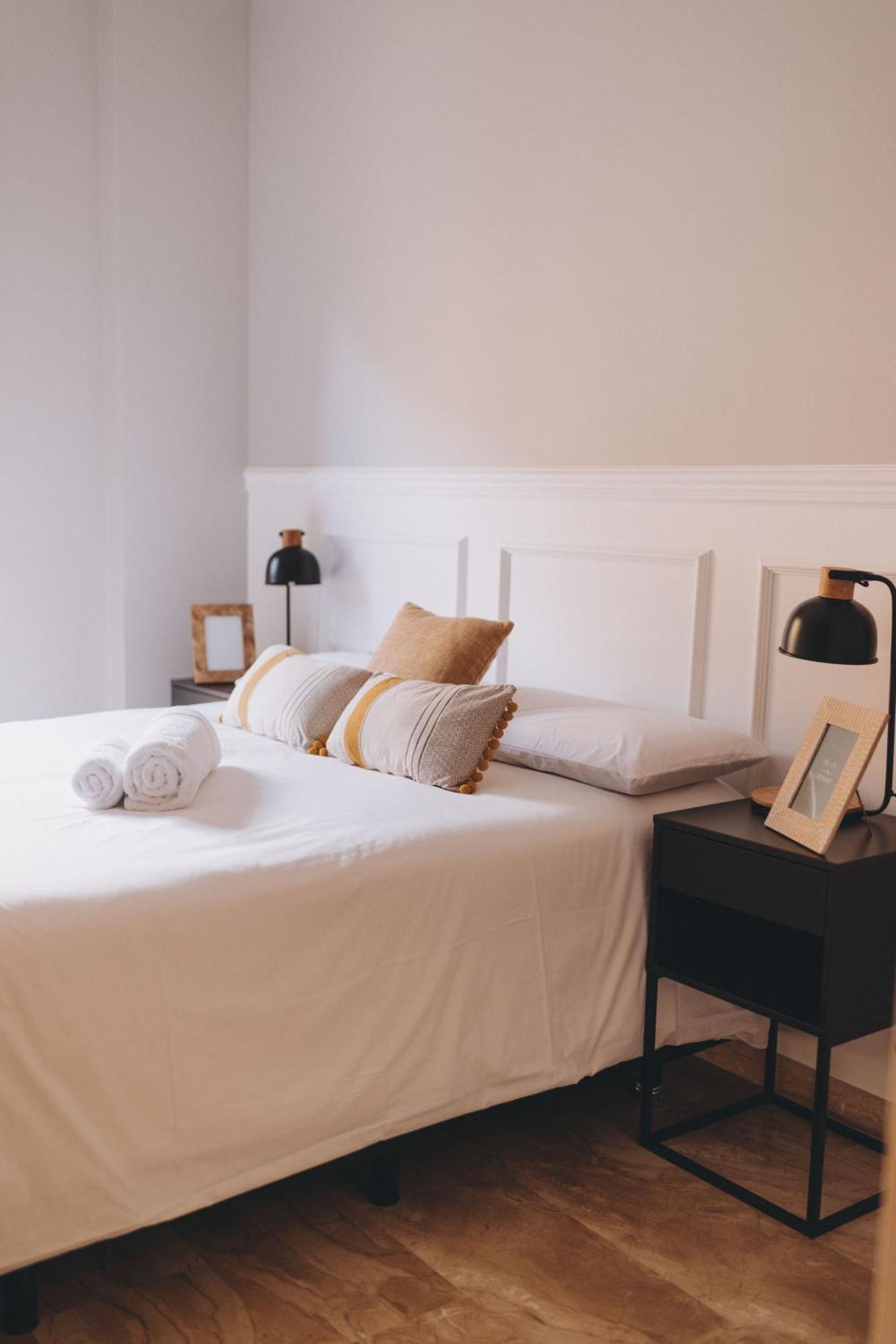 The Orbit Apartments Барселона Екстериор снимка